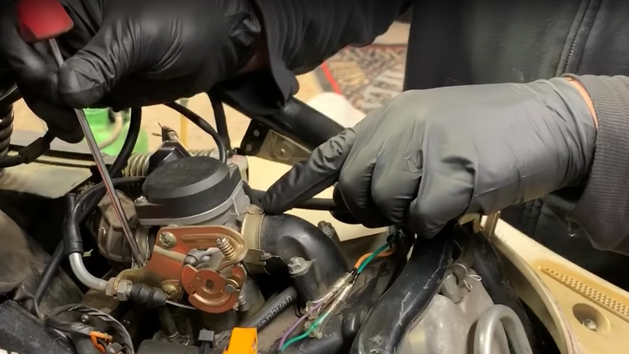 How to clean a scooter carburetor